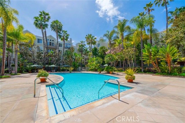 2233 Martin 202, Irvine, CA 92612