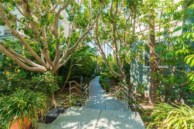 2233 Martin 202, Irvine, CA 92612