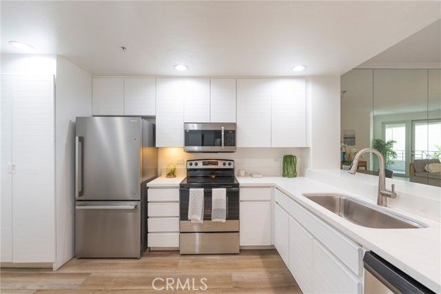 2233 Martin 202, Irvine, CA 92612