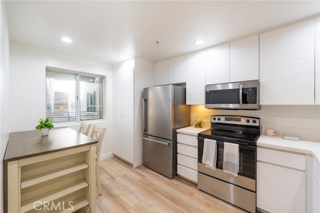 2233 Martin 202, Irvine, CA 92612