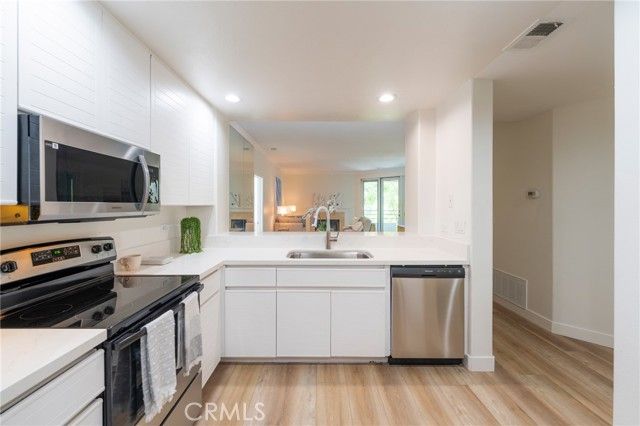 2233 Martin 202, Irvine, CA 92612