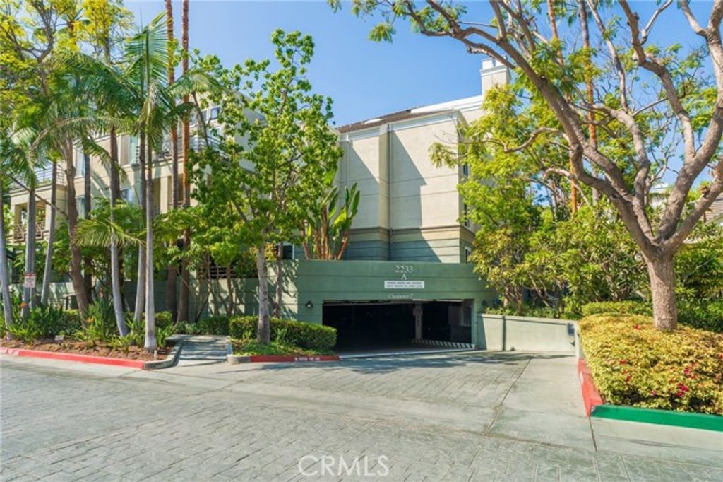 2233 Martin 202, Irvine, CA 92612