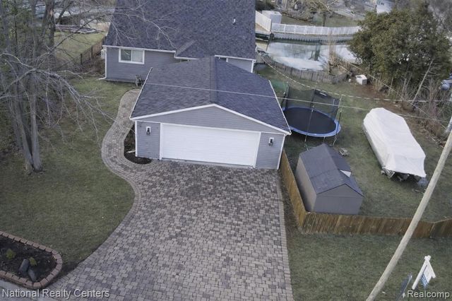 1390 Bamford Drive, Waterford, MI 48328