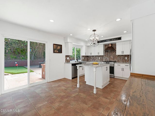 282 Hunters Point Drive, Thousand Oaks, CA 91361