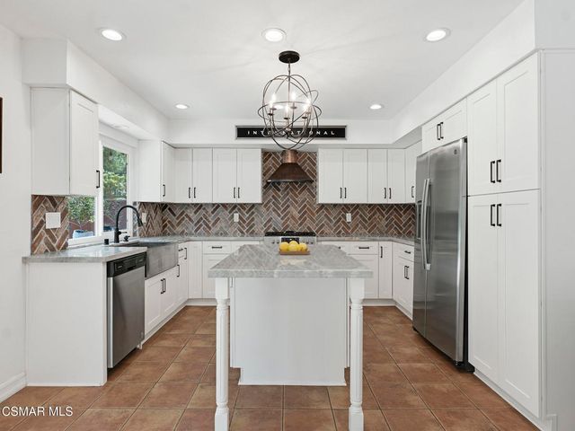 282 Hunters Point Drive, Thousand Oaks, CA 91361