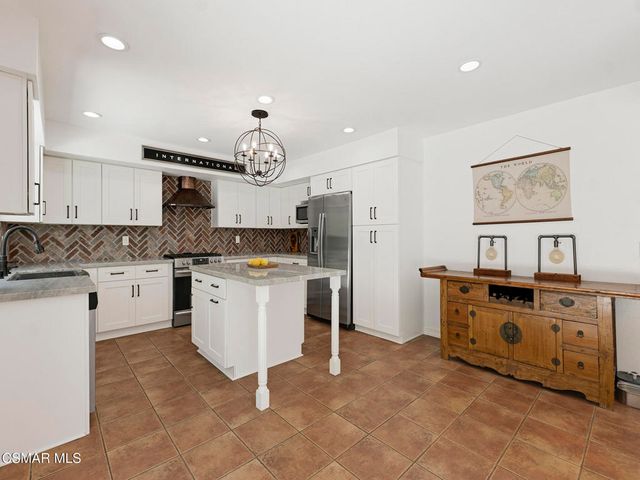282 Hunters Point Drive, Thousand Oaks, CA 91361