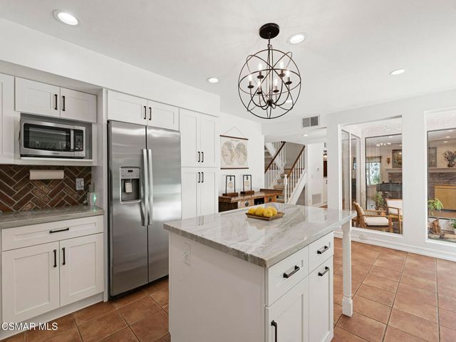 282 Hunters Point Drive, Thousand Oaks, CA 91361