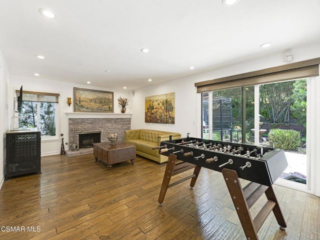 282 Hunters Point Drive, Thousand Oaks, CA 91361