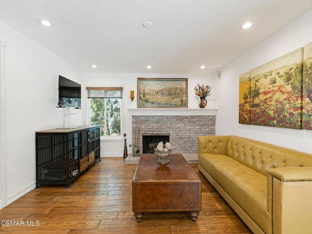 282 Hunters Point Drive, Thousand Oaks, CA 91361