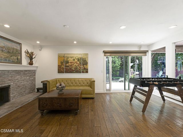 282 Hunters Point Drive, Thousand Oaks, CA 91361