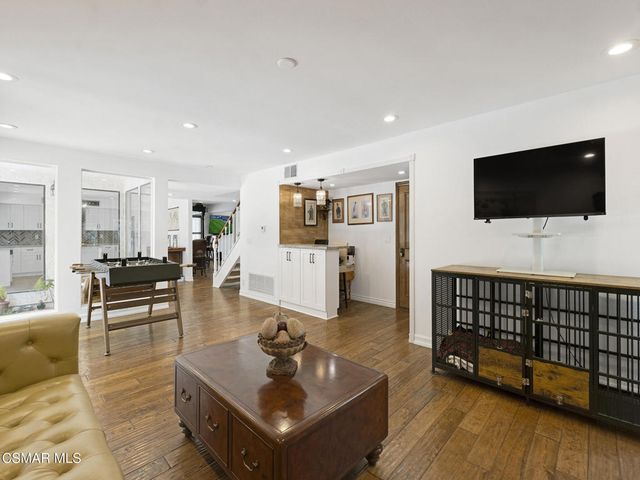 282 Hunters Point Drive, Thousand Oaks, CA 91361