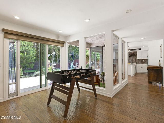 282 Hunters Point Drive, Thousand Oaks, CA 91361