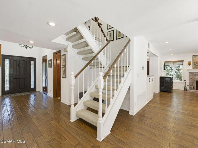 282 Hunters Point Drive, Thousand Oaks, CA 91361