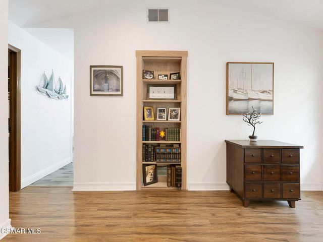 282 Hunters Point Drive, Thousand Oaks, CA 91361