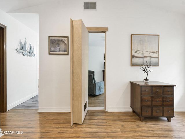 282 Hunters Point Drive, Thousand Oaks, CA 91361