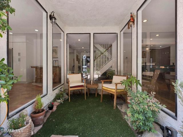 282 Hunters Point Drive, Thousand Oaks, CA 91361