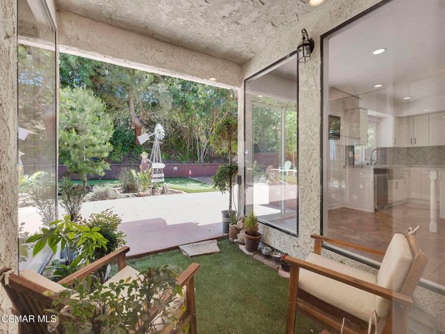 282 Hunters Point Drive, Thousand Oaks, CA 91361