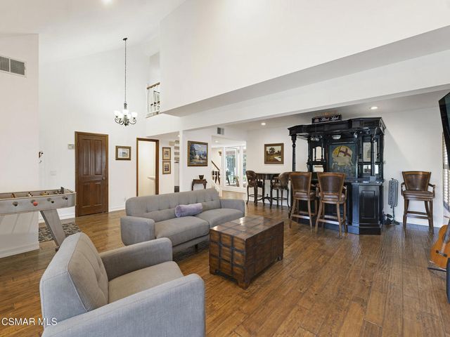 282 Hunters Point Drive, Thousand Oaks, CA 91361