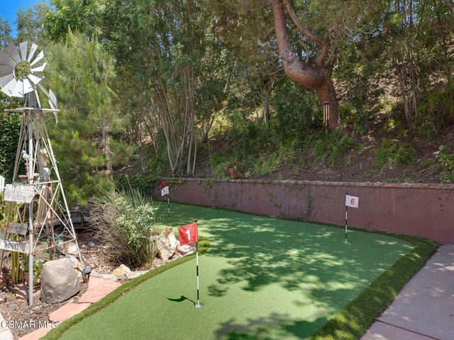 282 Hunters Point Drive, Thousand Oaks, CA 91361