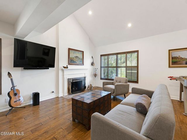 282 Hunters Point Drive, Thousand Oaks, CA 91361
