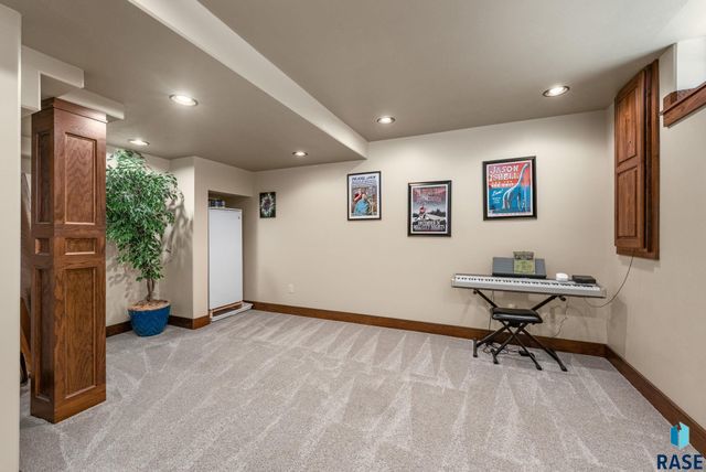 100 E 23rd St Street, Sioux Falls, SD 57105