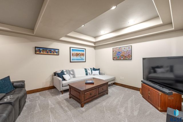 100 E 23rd St Street, Sioux Falls, SD 57105
