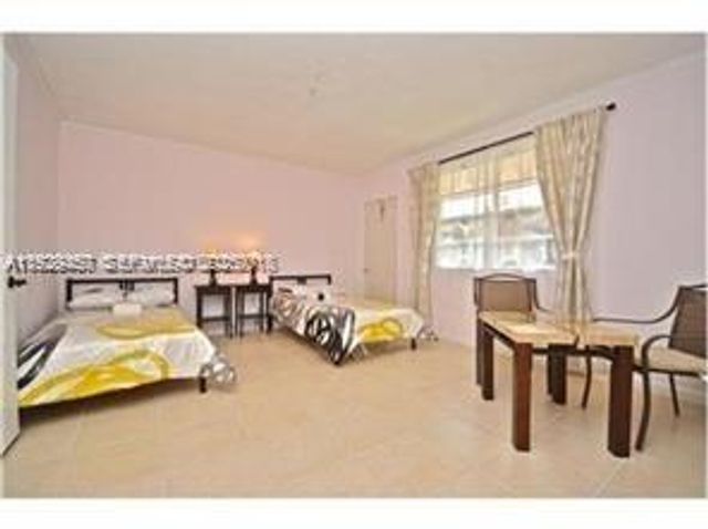 129 SE 5th St, Hallandale Beach, FL 33009