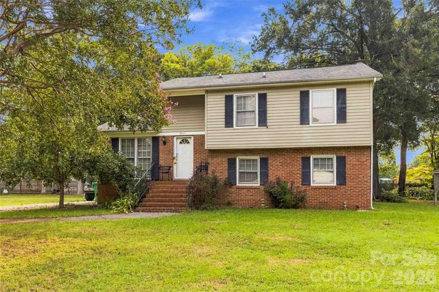 2711 Johnny Reb Lane, Charlotte, NC 28273