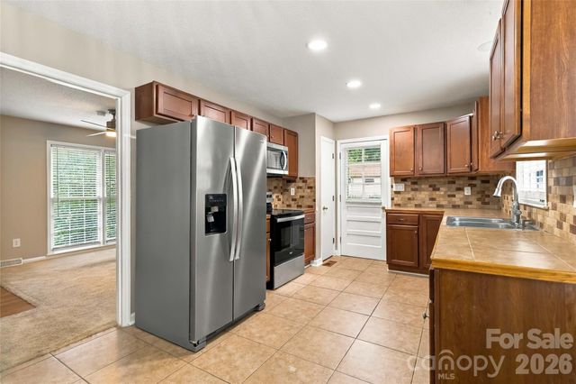 2711 Johnny Reb Lane, Charlotte, NC 28273
