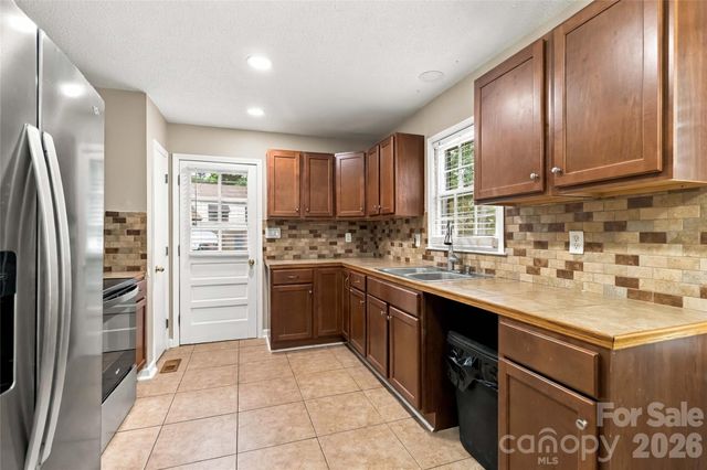 2711 Johnny Reb Lane, Charlotte, NC 28273