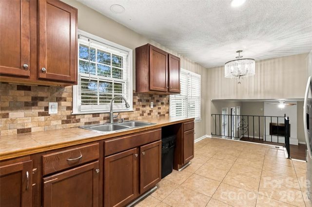 2711 Johnny Reb Lane, Charlotte, NC 28273
