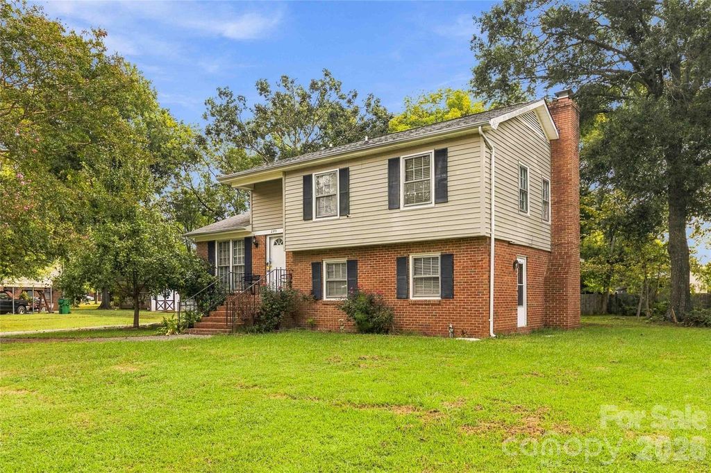 2711 Johnny Reb Lane, Charlotte, NC 28273