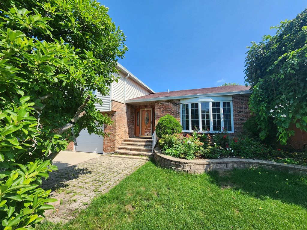 12 Mill Pond Drive, Glendale Heights, IL 60139 — photo 2