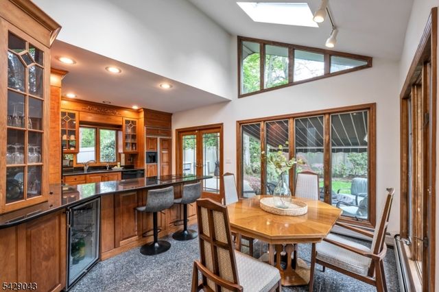 31 Sherwood Dr, Hillsdale Boro, NJ 07642