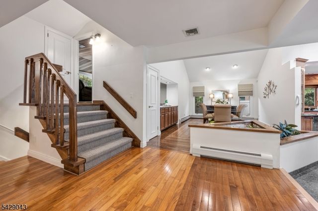 31 Sherwood Dr, Hillsdale Boro, NJ 07642