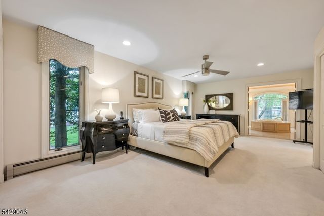 31 Sherwood Dr, Hillsdale Boro, NJ 07642