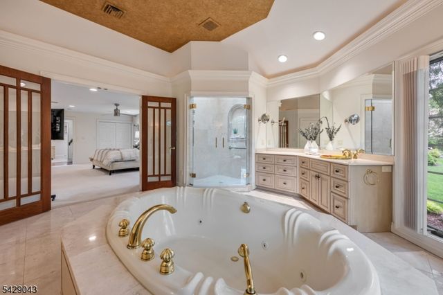 31 Sherwood Dr, Hillsdale Boro, NJ 07642