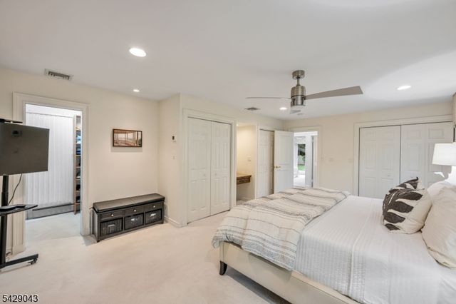 31 Sherwood Dr, Hillsdale Boro, NJ 07642