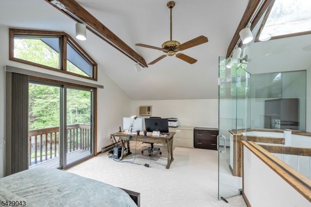 31 Sherwood Dr, Hillsdale Boro, NJ 07642