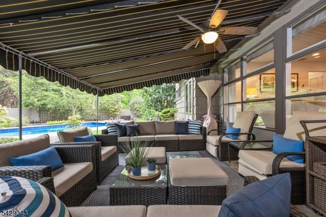 31 Sherwood Dr, Hillsdale Boro, NJ 07642