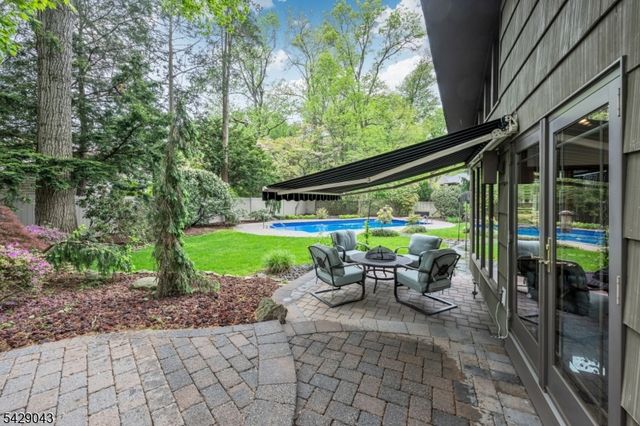 31 Sherwood Dr, Hillsdale Boro, NJ 07642