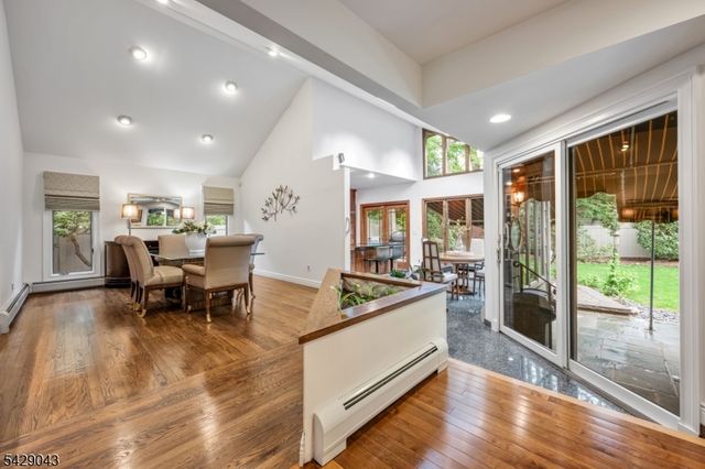 31 Sherwood Dr, Hillsdale Boro, NJ 07642