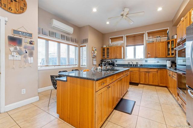 125 Beach 3rd Street, Far Rockaway, NY 11691