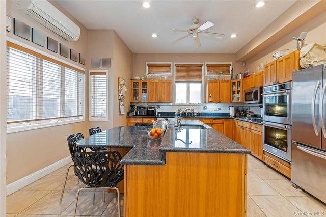 125 Beach 3rd Street, Far Rockaway, NY 11691