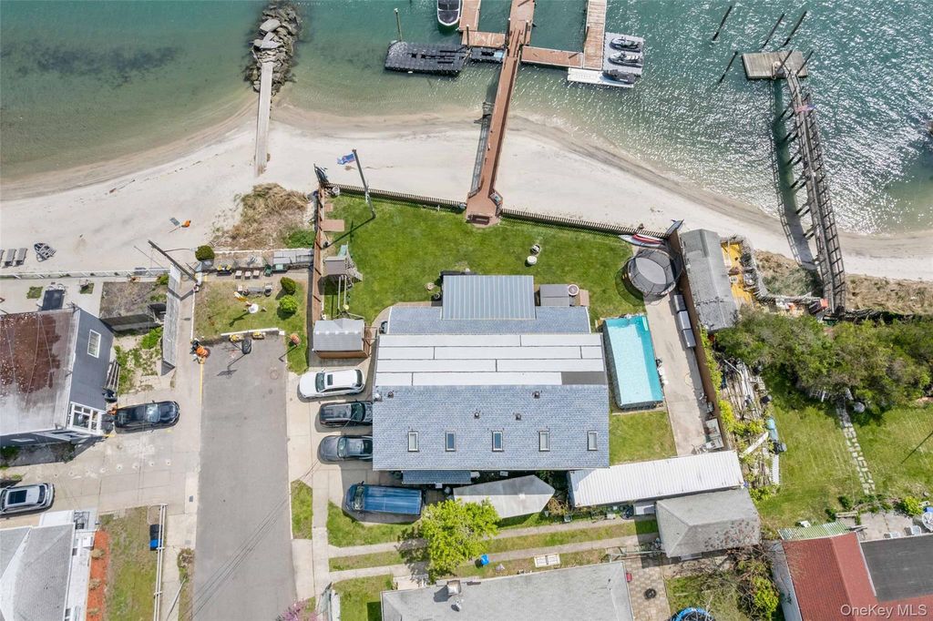 125 Beach 3rd Street, Far Rockaway, NY 11691