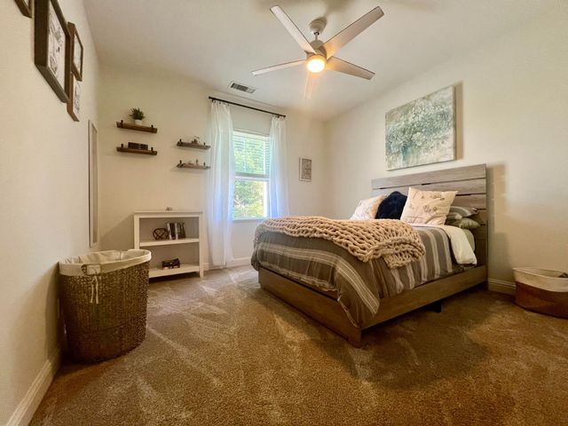 1902 Everglade Avenue, Clovis, CA 93619