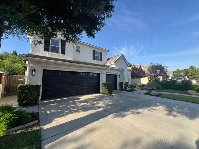 1902 Everglade Avenue, Clovis, CA 93619