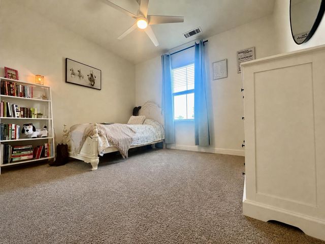 1902 Everglade Avenue, Clovis, CA 93619