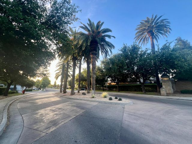 1902 Everglade Avenue, Clovis, CA 93619
