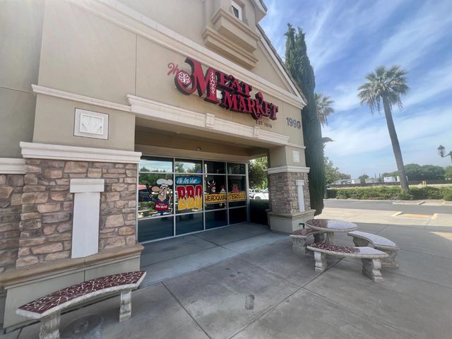 1902 Everglade Avenue, Clovis, CA 93619